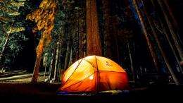 旅游在外的人们，各种不同场景野外宿营搭<span style='color:red;'>帐篷</span>高清图片