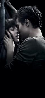欧美情侣激情拥吻影视手机壁纸，出自电影“五十度灰”
