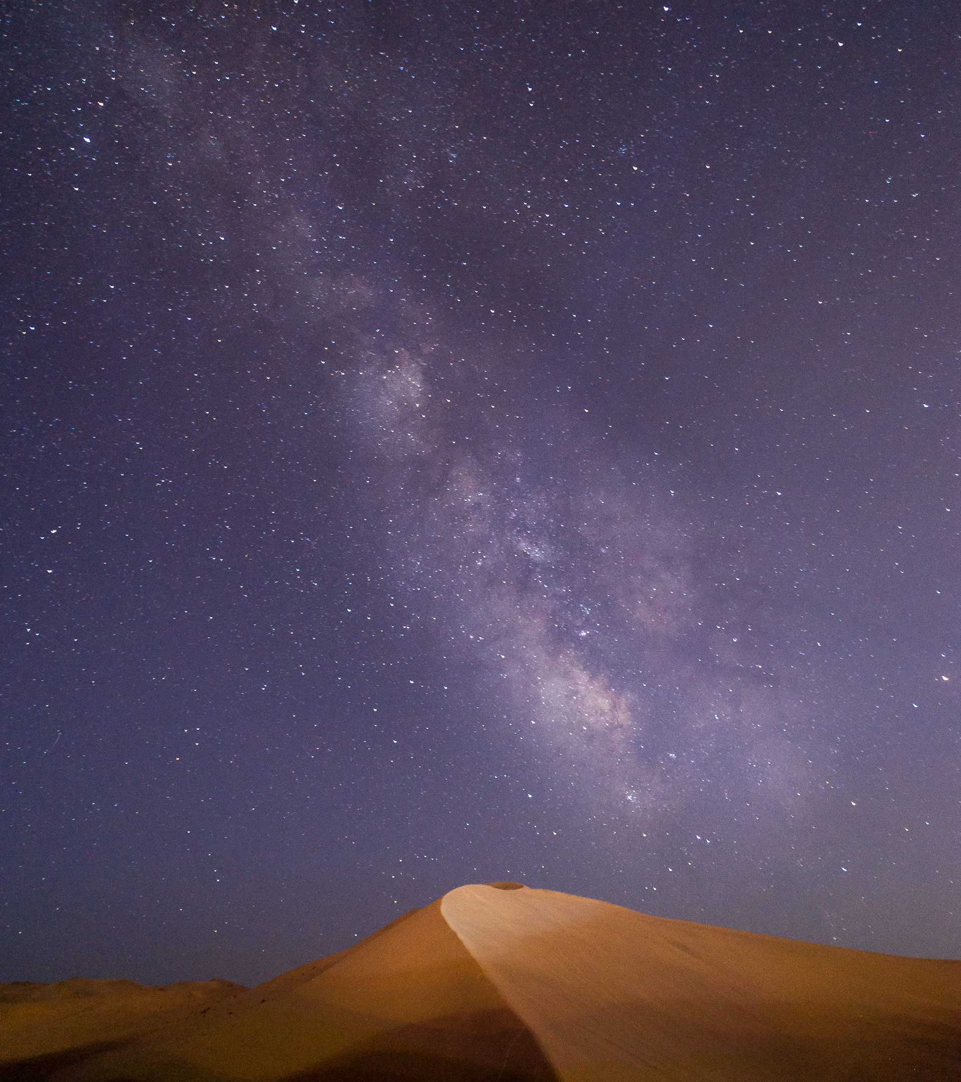 探索神秘的沙漠无人区，高清沙漠旅游手机壁纸图片