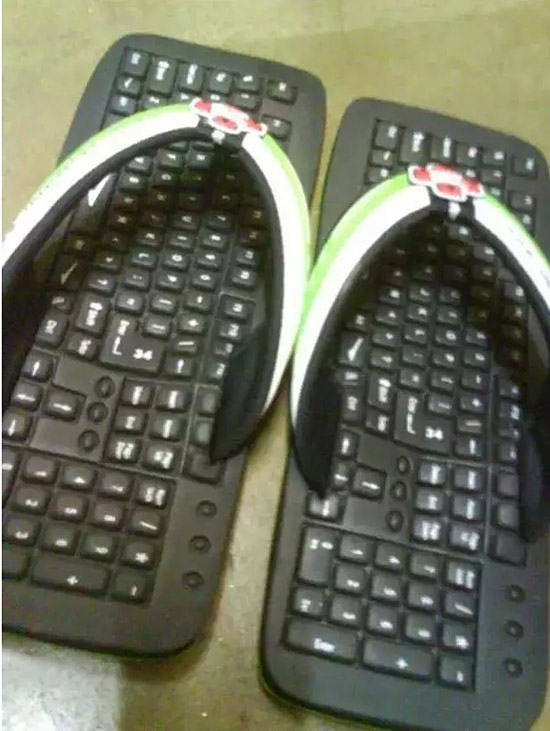这拖鞋，可以用脚感受键盘