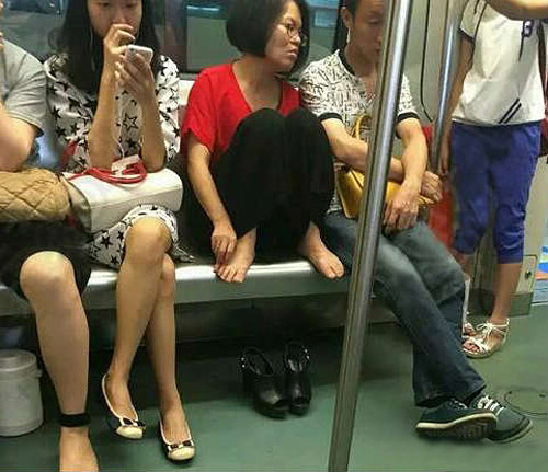 你坐地铁，你能忍受这种行为吗？我能！