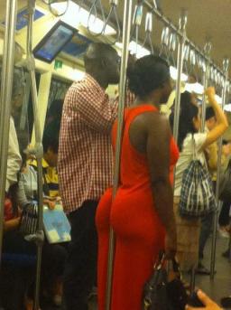 地铁里的搞笑图片和混搭<span style='color:red;'>趣图</span>