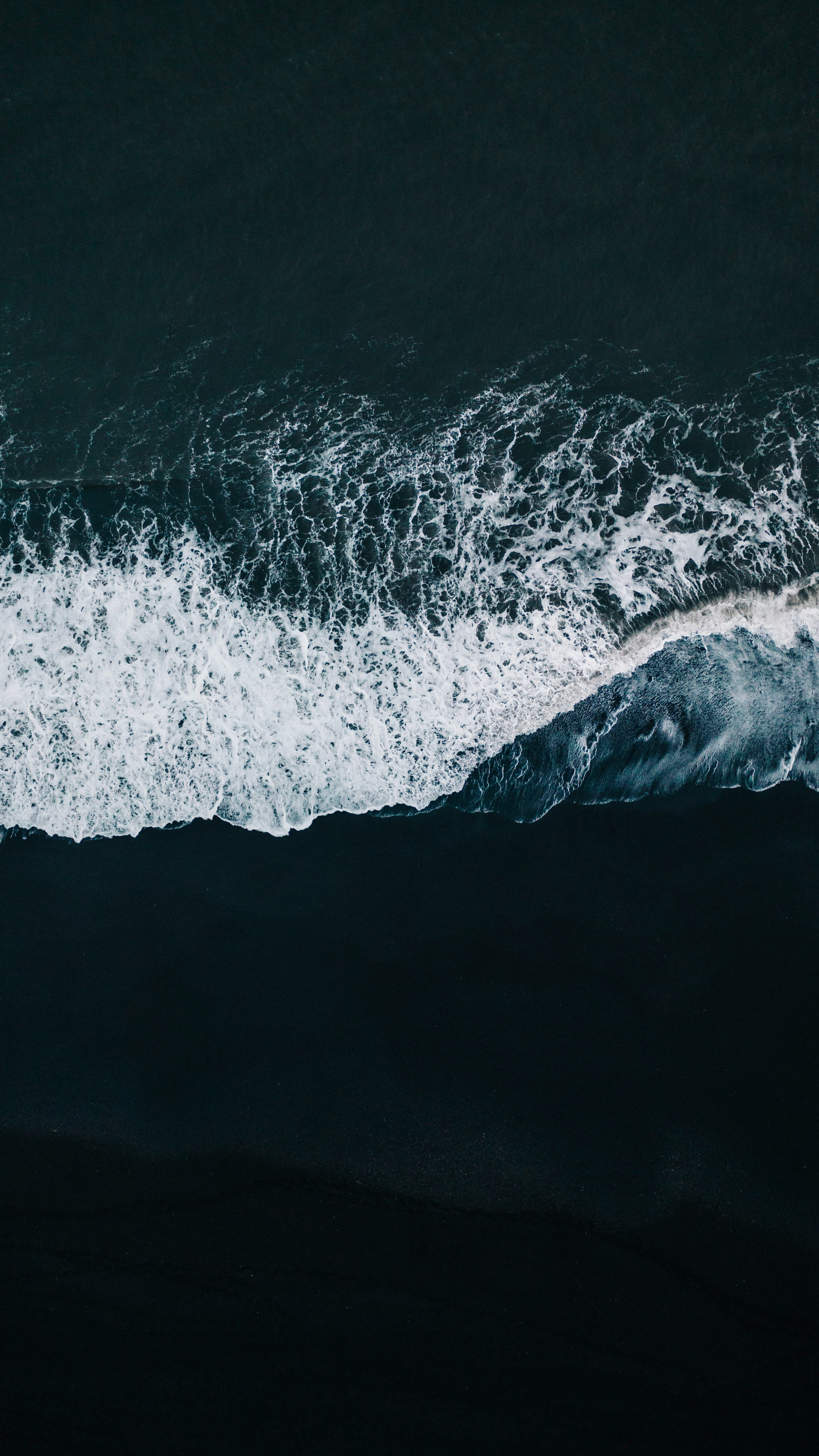 外海大浪的高空航拍手机壁纸图片