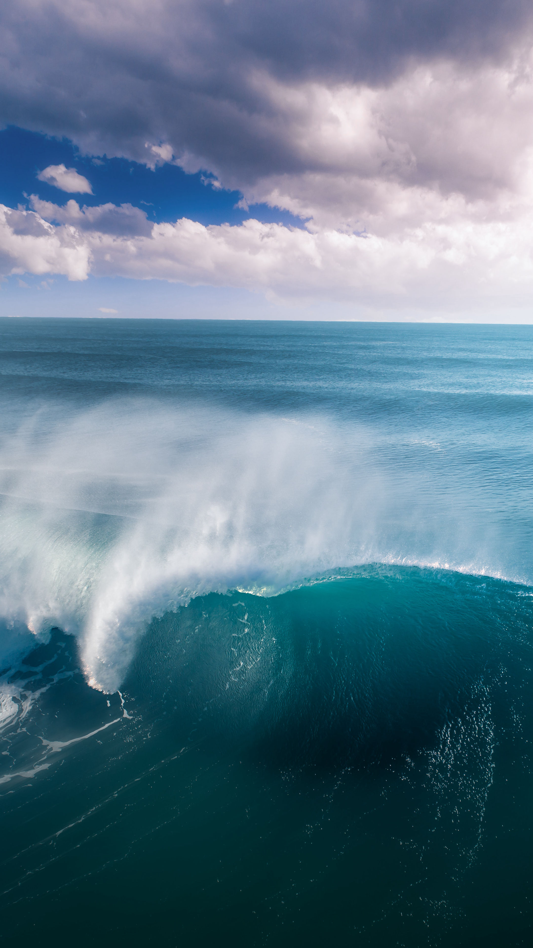 广阔无际的大海，海面翻起的巨浪风景高清手机壁纸推荐