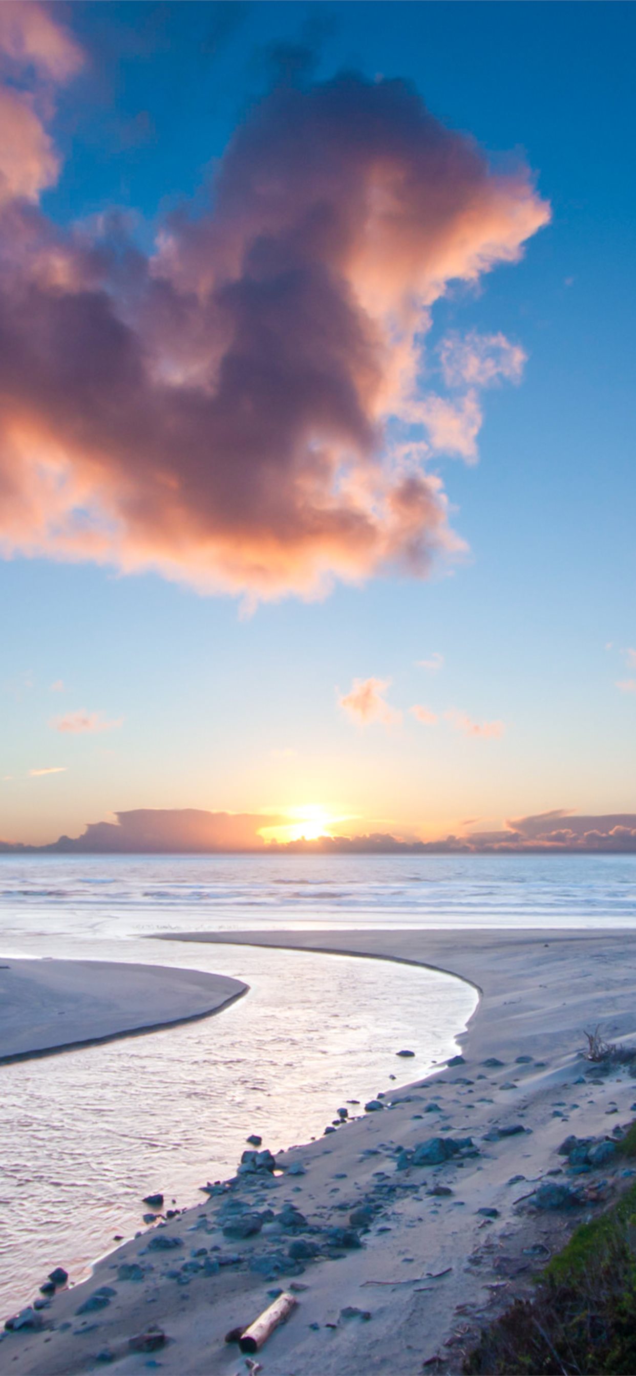 日出前的海边沙滩风景手机壁纸