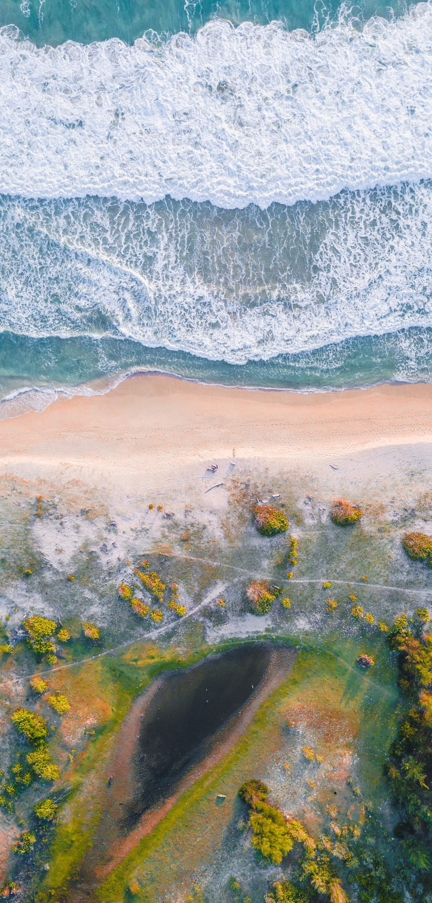 海岛 海岸 波浪汹涌的海水唯美风光景色手机壁纸图片 <span style='color:red;'>海浪</span>