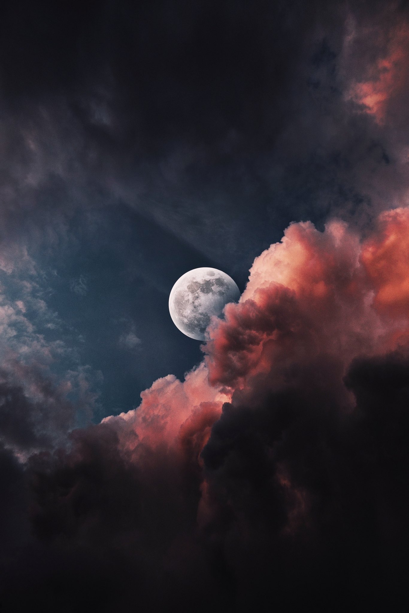 月亮 及绚丽的云彩唯美景色手机壁纸图片 <span style='color:red;'>天空</span>中，那仿若尽在眼前的明月