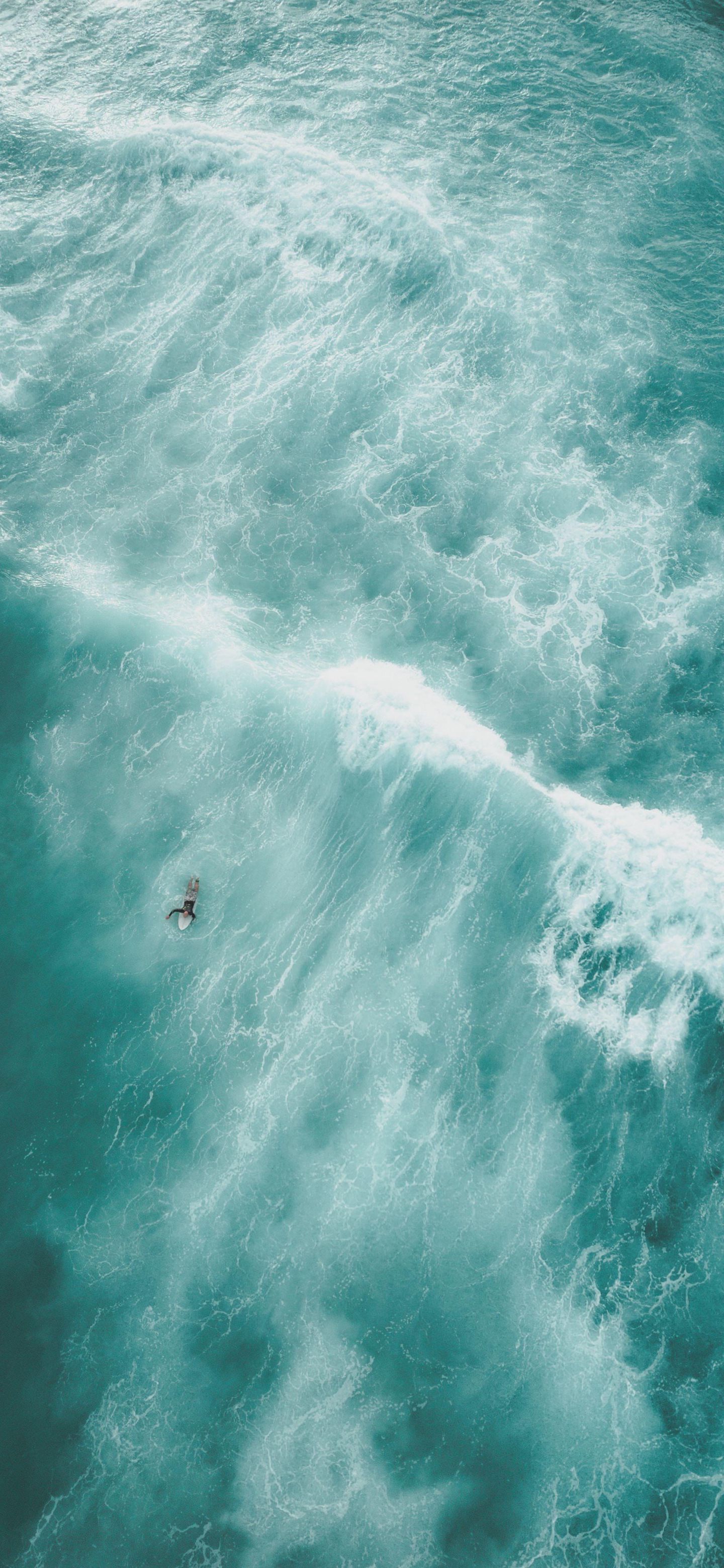波涛汹涌 一个玩冲浪板的人，唯美壮观海上风光手机壁纸图片 大海