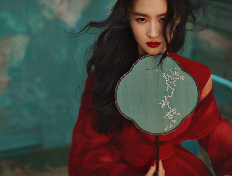 刘亦菲《花木兰》宣传写真，古典古典装红衣着身，一展飒爽英姿