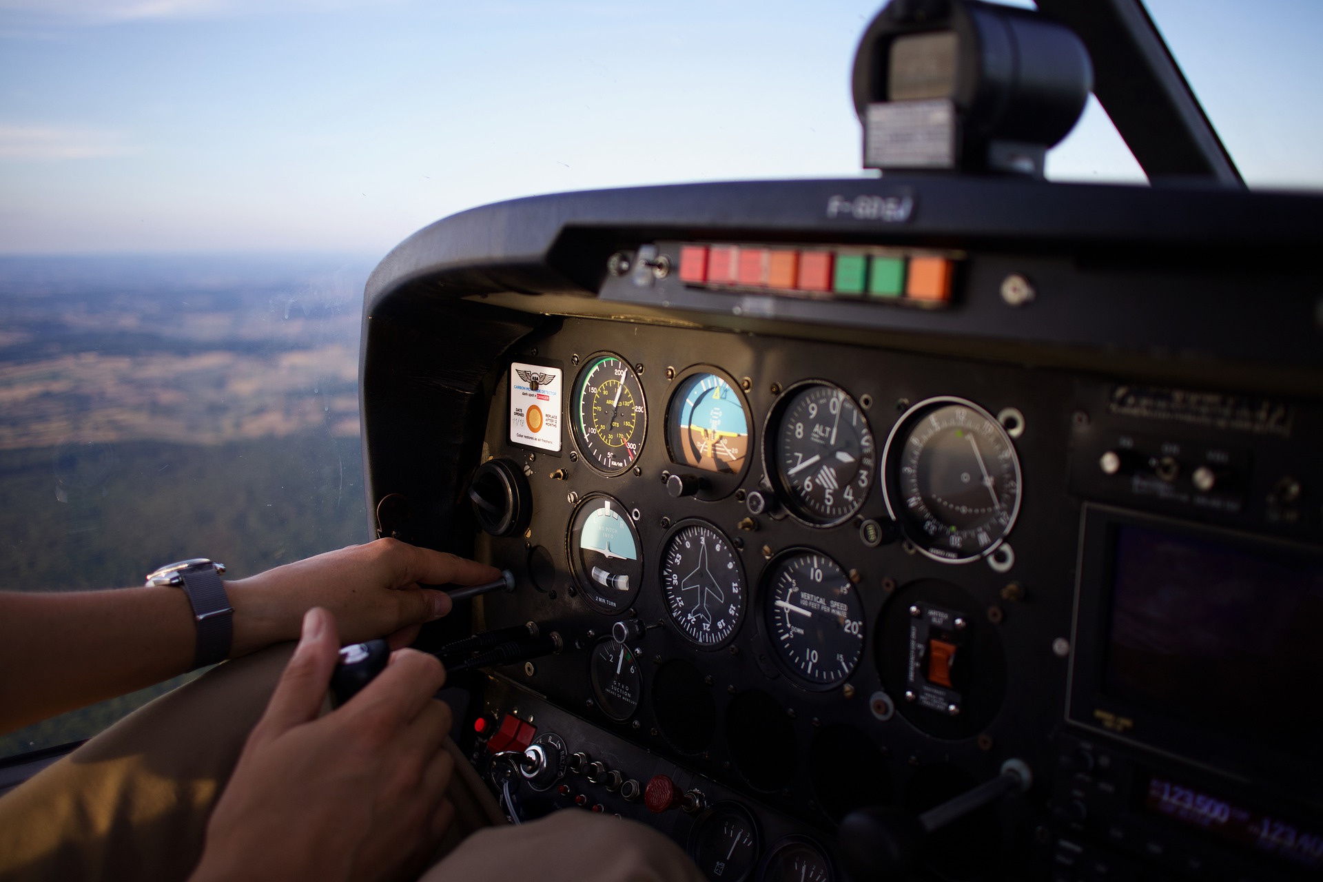 驾驶舱 仪表盘 飞行 天空 运输 手 个性手机壁纸图片 飞机机舱