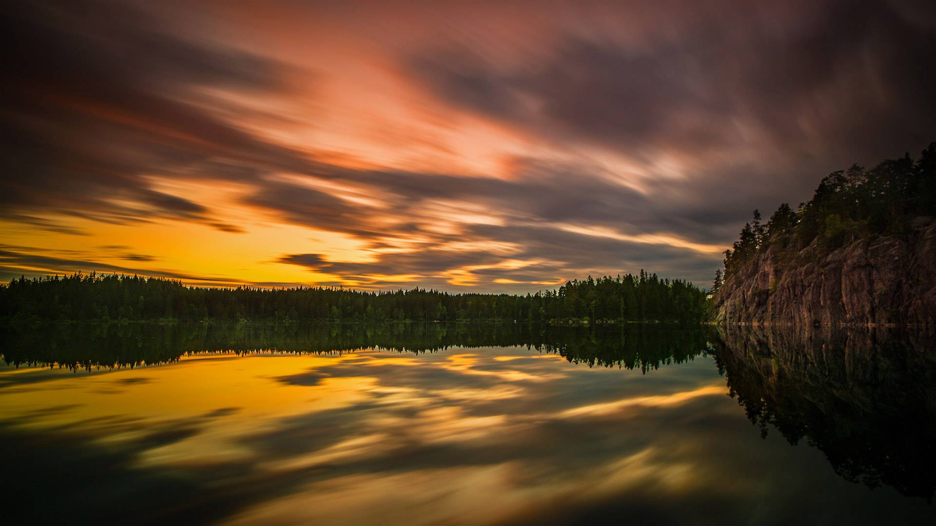 仲夏之光，位于瑞典，厄勒布鲁附近湖上的仲夏之光唯美风景壁纸
