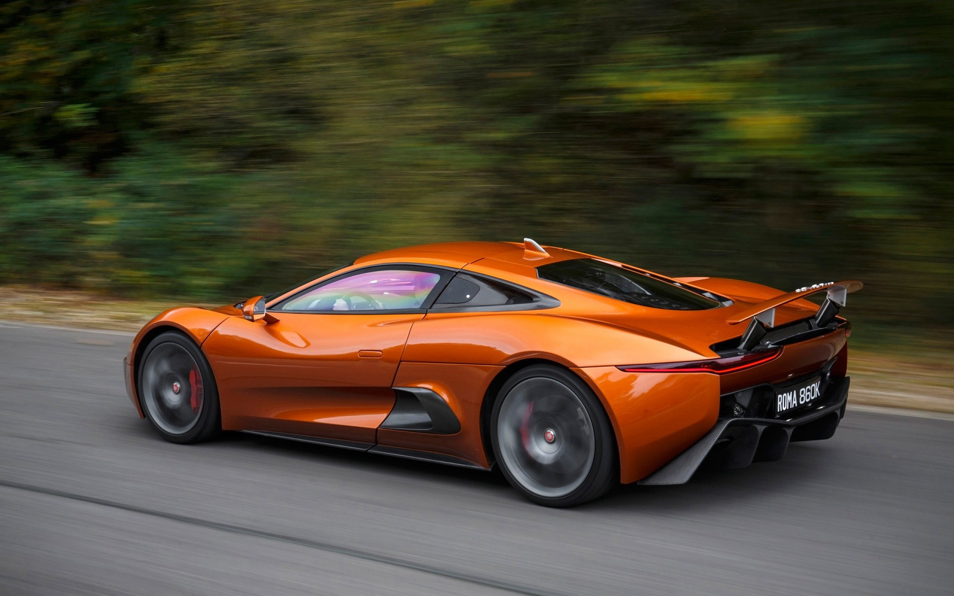 橙色的<span style='color:red;'>Jaguar</span>C-X75跑车，简直太骚气了！