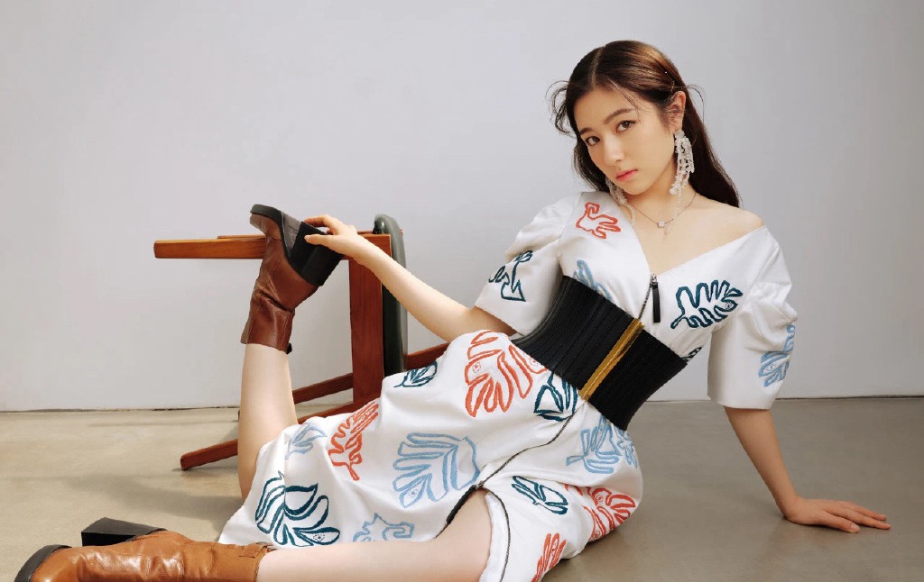 TheG视觉微博发布一组李兰迪最新时尚百变少女着装美照
