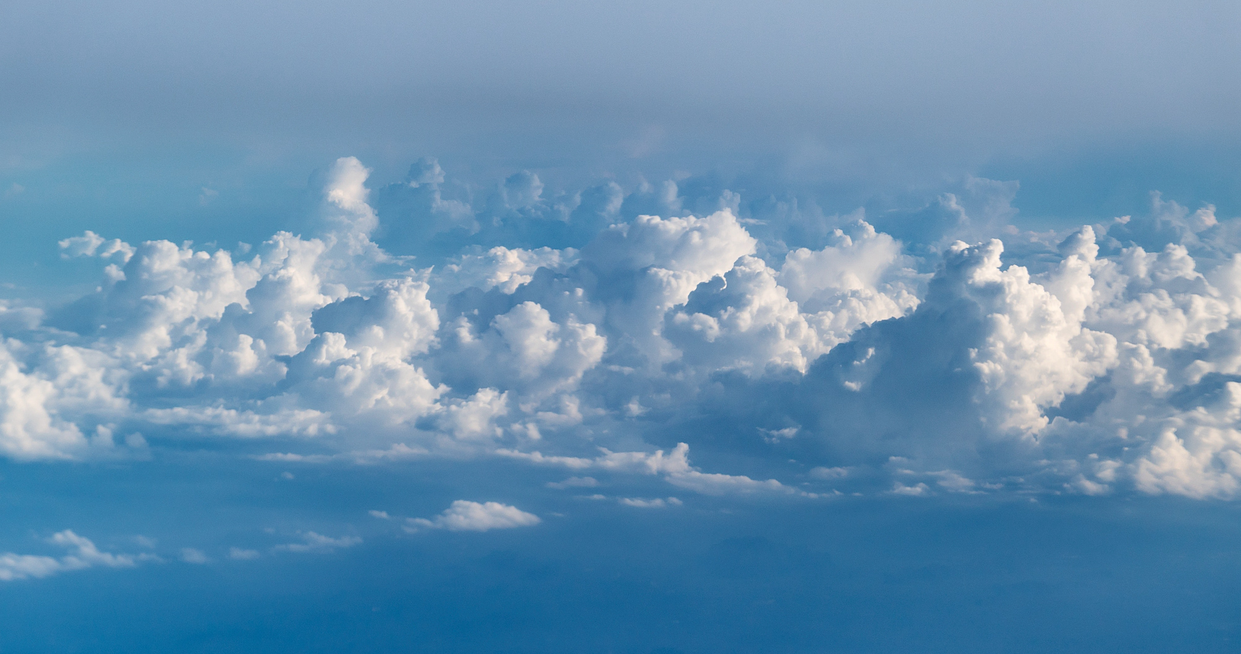 高清天空的云层唯美风景桌面壁纸图片