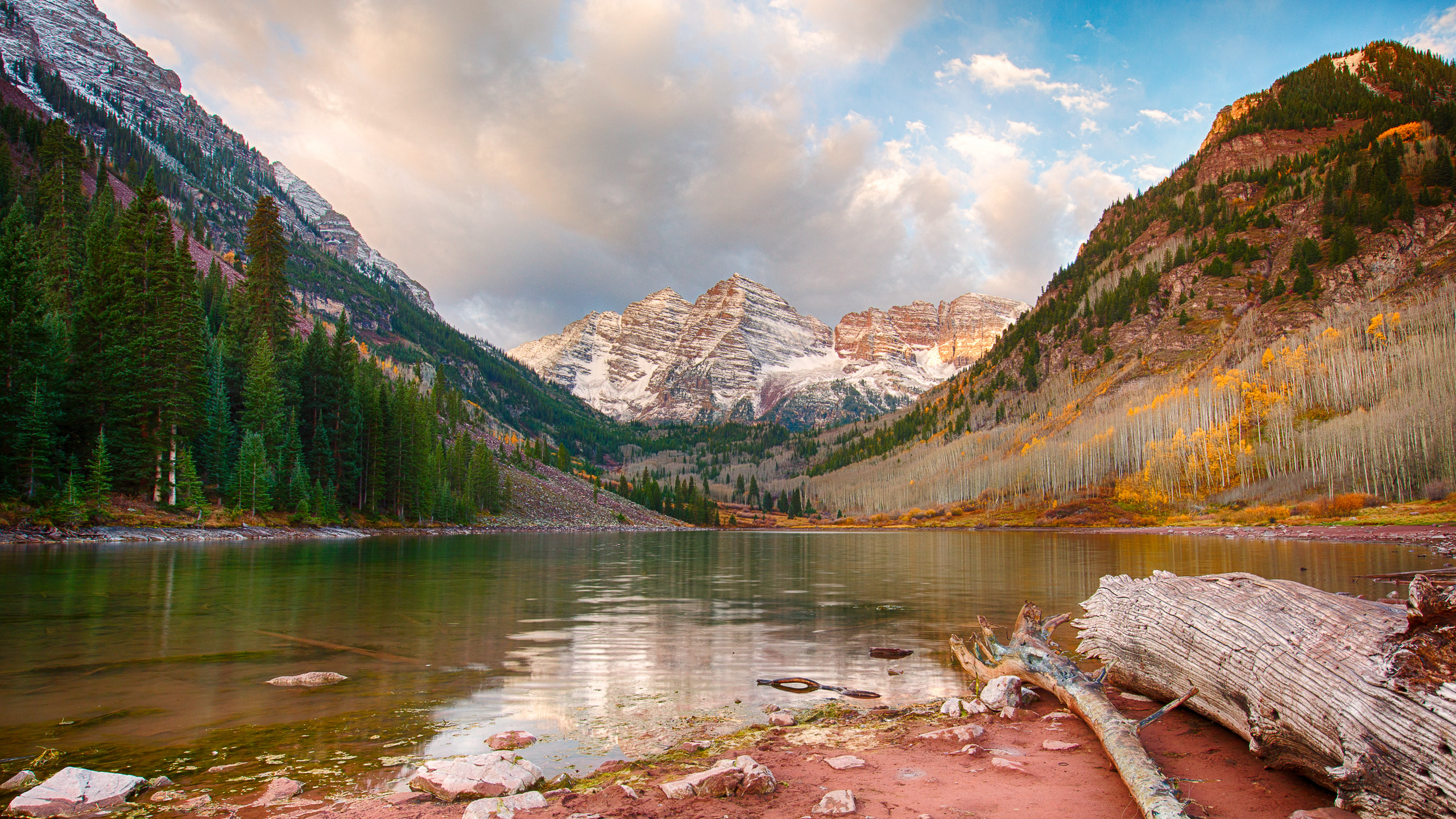山脉湖水一幅画的风景唯美桌面壁纸