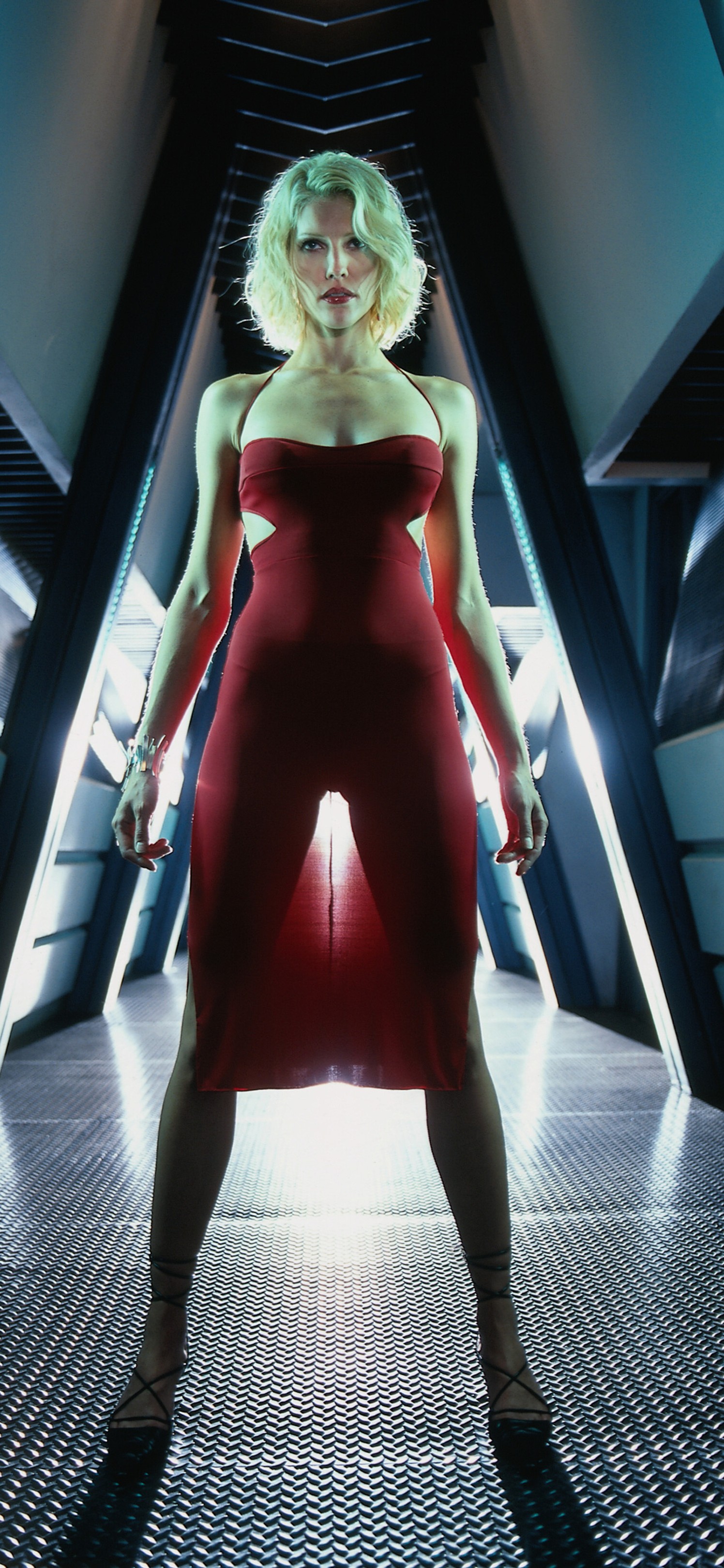 穿红色吊带连衣裙的性感美剧“<span style='color:red;'>银河战星</span>”女主角高清手机壁纸