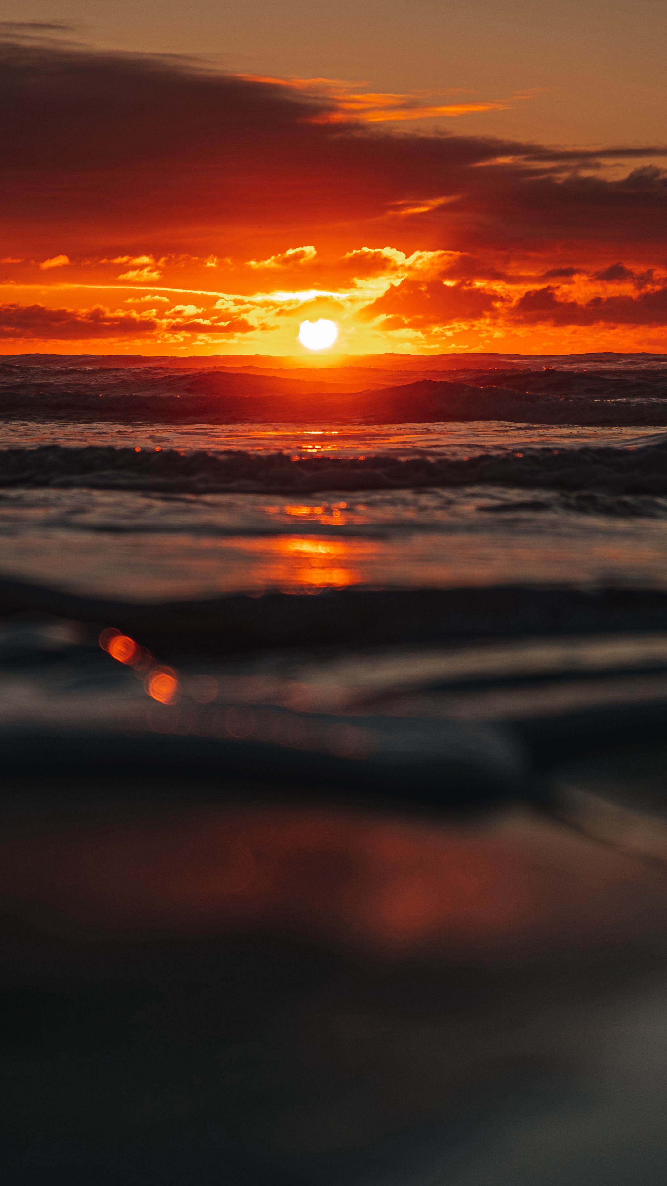 就要落入海面红彤彤的夕阳的唯美手机壁纸强烈推荐，简直太美了！