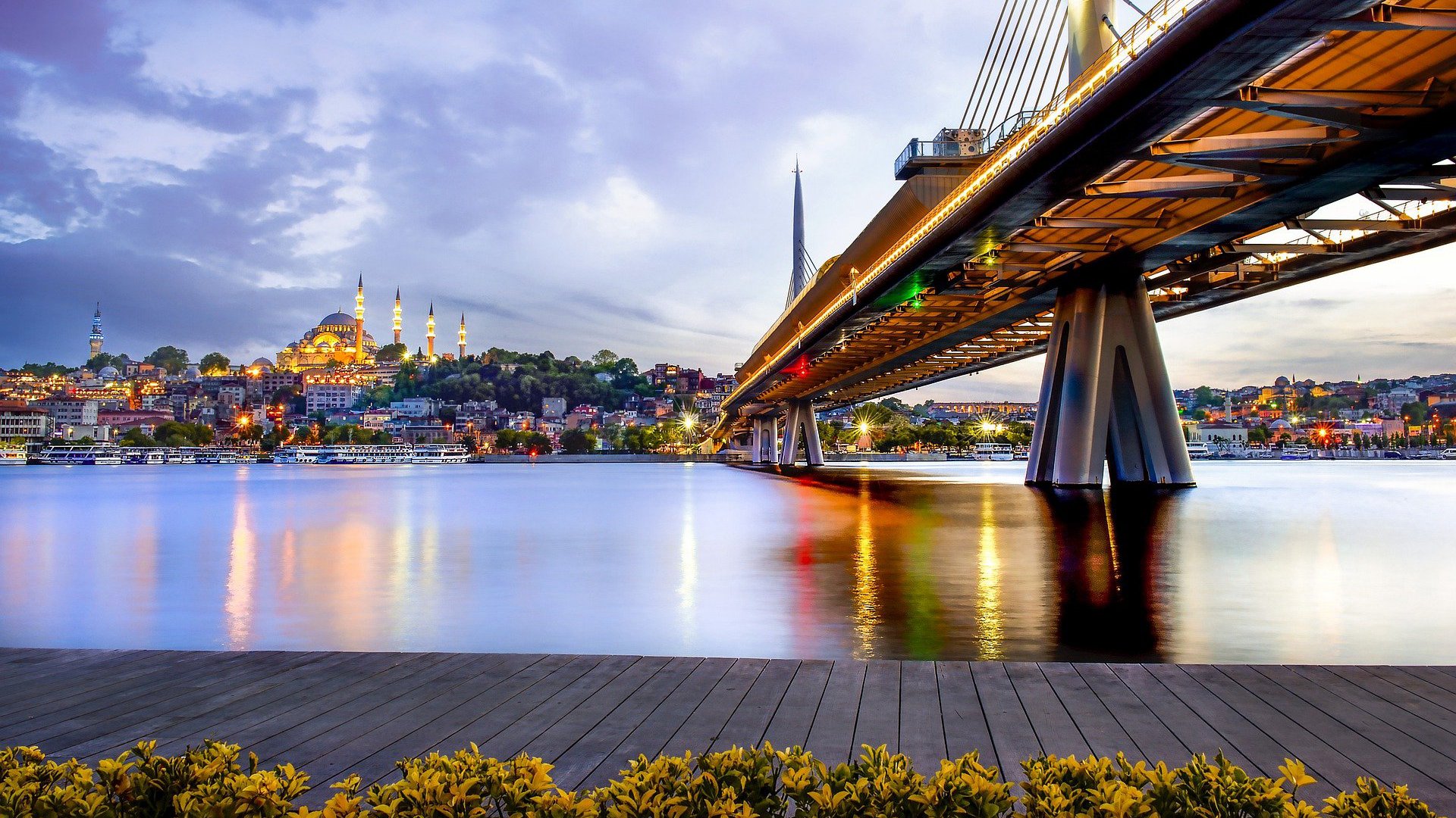 城市 大桥 <span style='color:red;'>桥梁</span> 城市风光 灯火唯美桌面壁纸图片 伊斯坦布尔