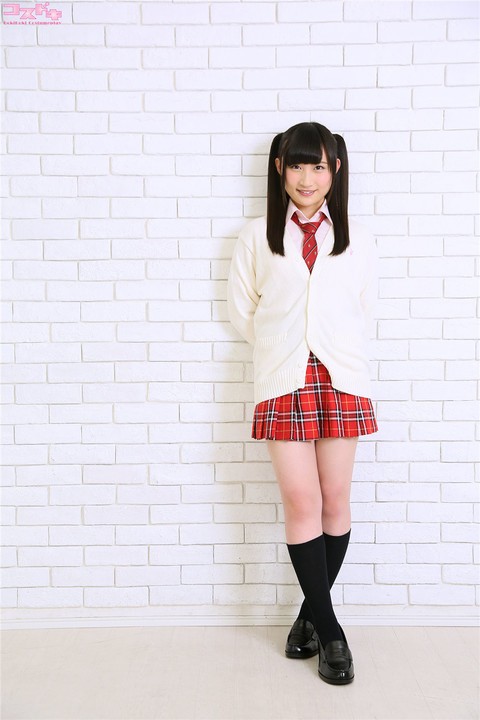 日本美女学生妹鈴本みな制服私房高清图第1张图片