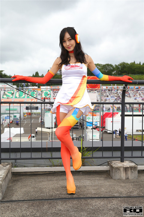 日本美女车模水谷望愛制服写真图片