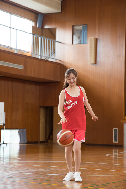 日本美女山中真由美真空篮球服大尺度人体艺术写真