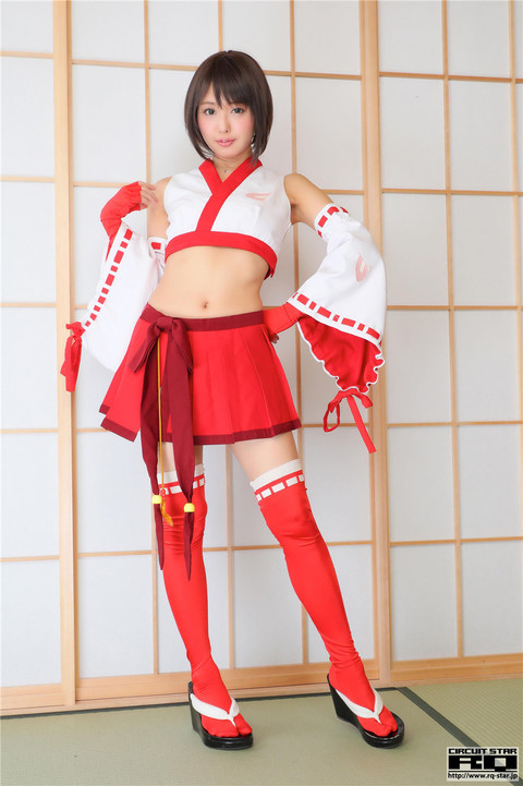 日本美女亜羽音<span style='color:red;'>cosplay</span>诱惑写真套图