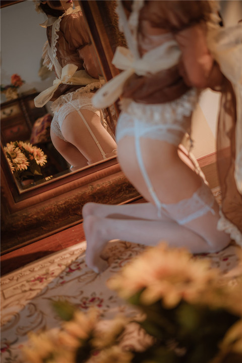 COS少女星野咪兔透明女仆人体艺术写真第1张图片