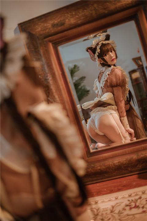 COS少女星野咪兔透明女仆人体艺术写真第2张图片