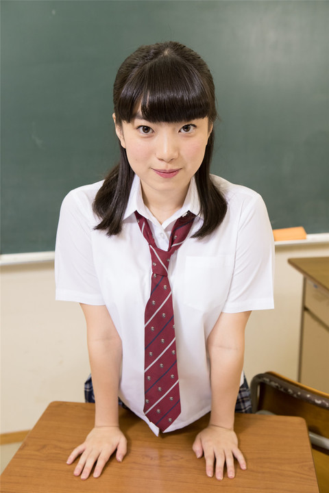 日本美女学生妹東雲せな校服制服诱惑图片第1张图片