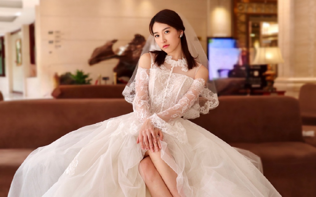 杜雨宸温柔甜美婚纱装造型写真图片