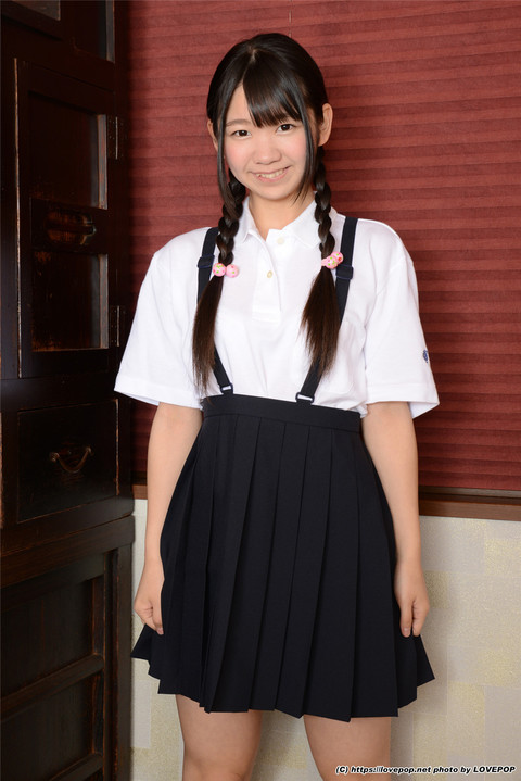 日本学生装双马尾女优白井ゆずか写真第2张图片