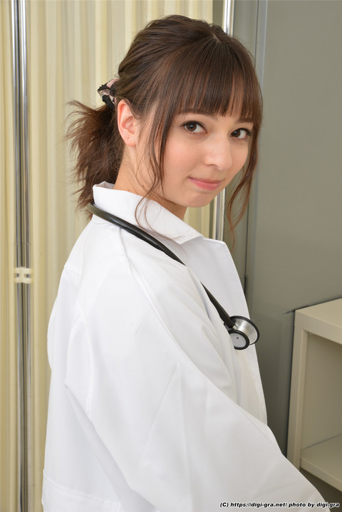护士制服女优西田カリナ性感长筒黑丝诱惑第1张图片
