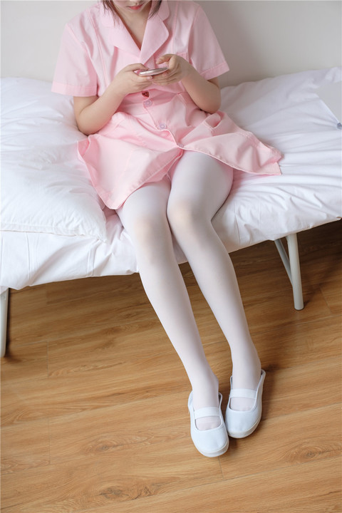 粉红色护士妹妹白丝袜诱惑私房写真第1张图片