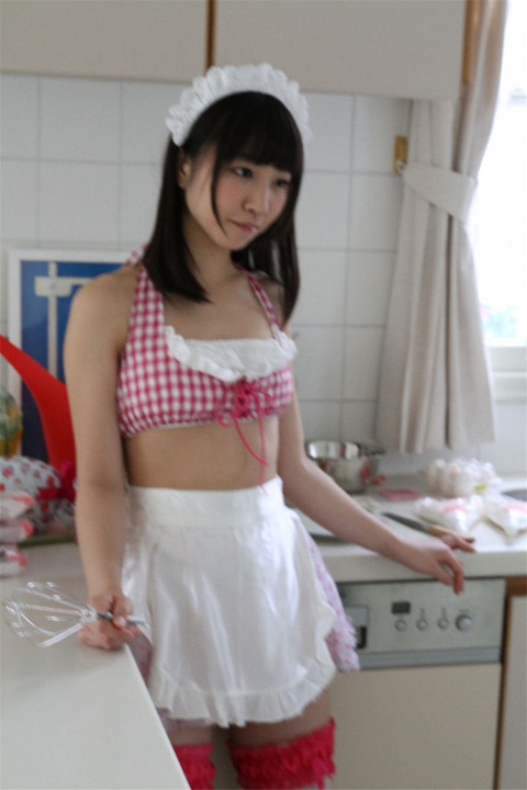 日本少女高岡未來女仆装居家图片