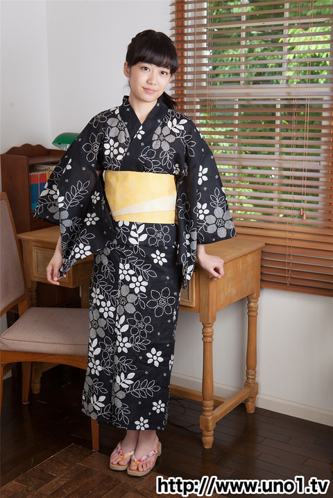 日本女人西野小春和服正装写真