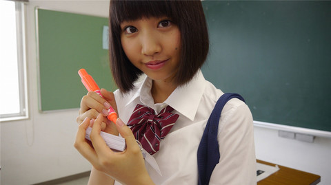 日本美女高岡未來清纯学生妹制服教室写真第1张图片