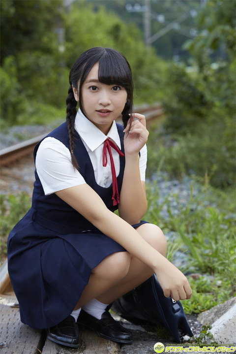 日本学生校服美女一色杏子户外小清新写真第1张图片
