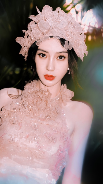GQ人物盛典<span style='color:red;'>angelababy</span>写真图片