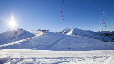 野外滑雪场自然风光优美风景秀丽高清桌面壁纸