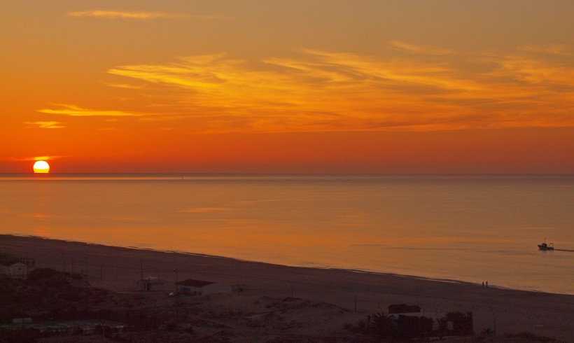 葡萄牙阿尔加维海岸线，海边，沙滩，岛屿风景图片