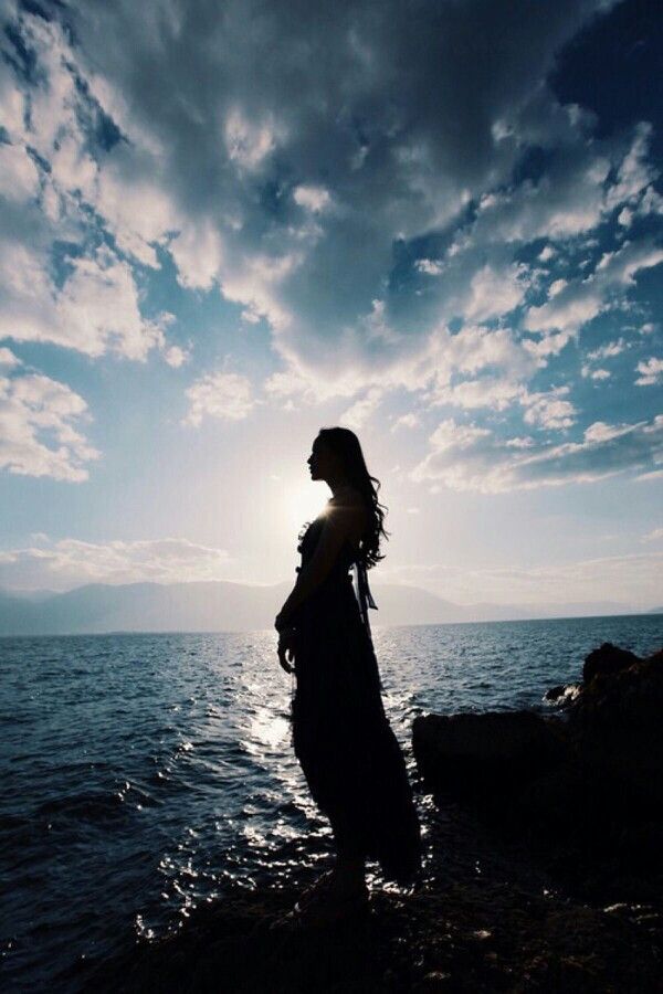 站在那，你就是最美的景，柔情似水的女人唯美海边意境图片