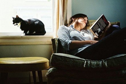 爱阅读是一种好习惯，欧美女生看书唯美意境图片