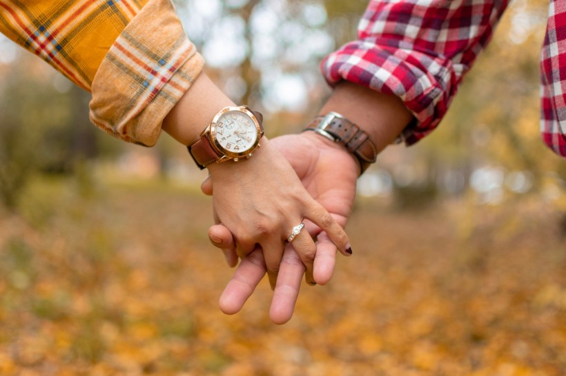 情侣，爱人两个人牵手图片，生活需要这种简单唯美的浪漫