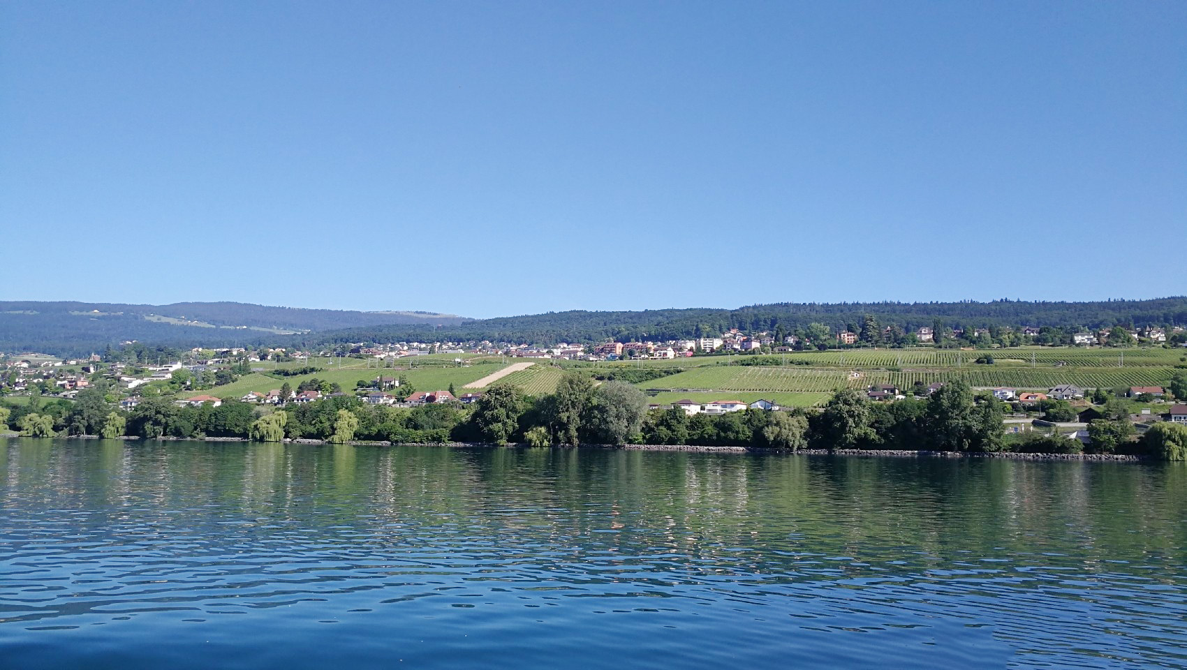 瑞士风景-瑞士境内最大的湖泊，景色宜人的纳沙泰尔湖图片