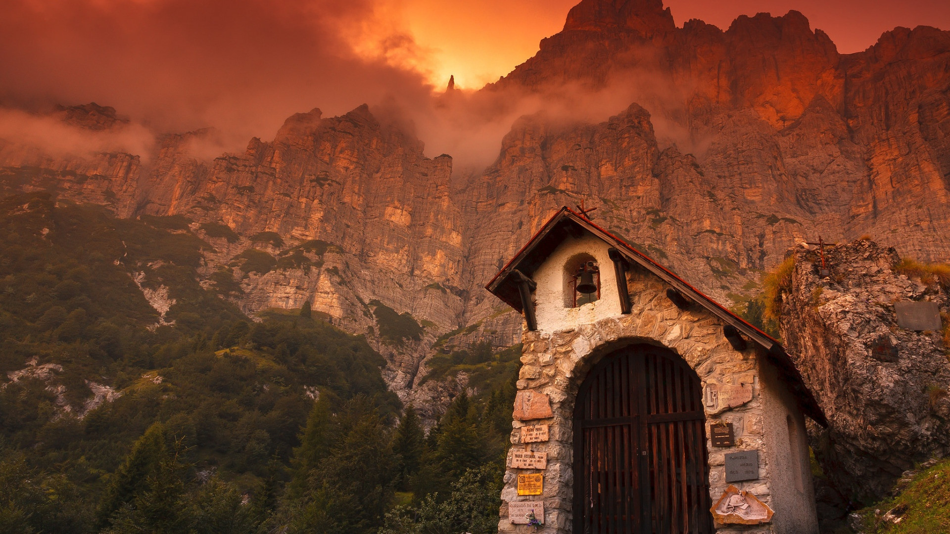 高峰林立，意大利东北部的多洛米蒂山脉自然风景区风光美图