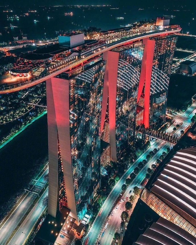 新加坡建筑群，融合科技与自然新加坡<span style='color:red;'>特色建筑</span>风景图片
