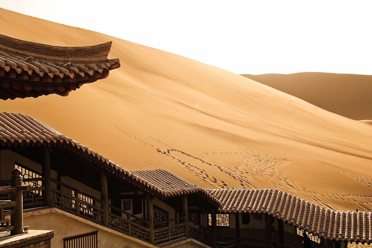 大漠敦煌的黄沙唯美高清自然景色图片