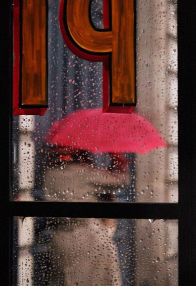 下雨天的独特视角壁纸 下雨天朦胧独特的<span style='color:red;'>唯美壁纸</span>