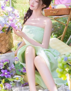 小清新 夏天 绿色裙子美女手机壁纸