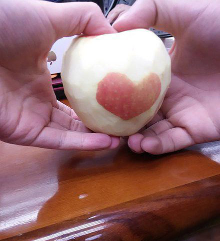 爱心苹果，给最爱的人分着吃
